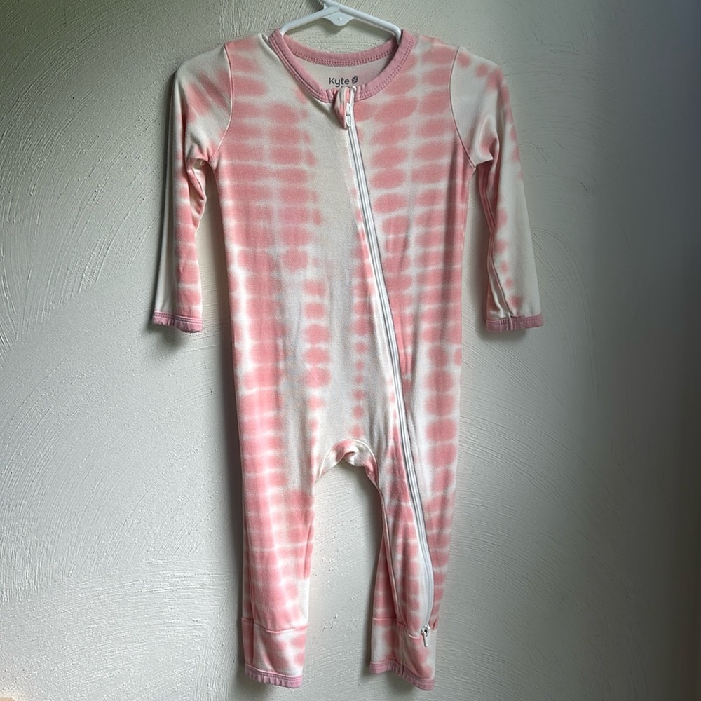 Kyte Baby crepe rip tide zippered romper, size 18-24 months